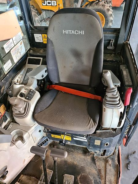Hitachi ZX65USB-5A CLP